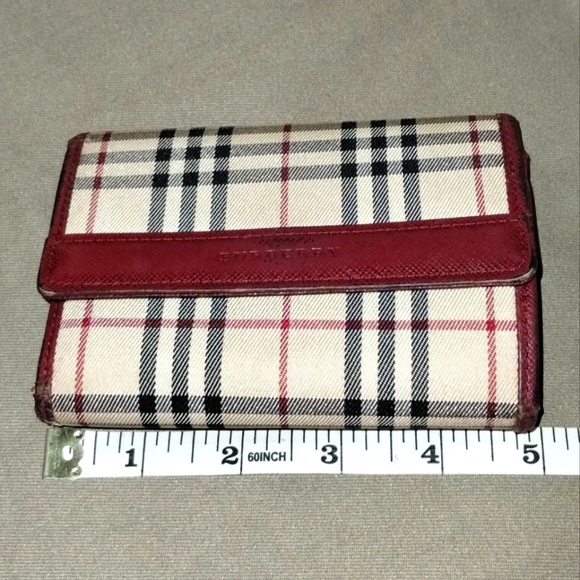 VINTAGE BURBERRY WALLET ~GREAT CONDITION~ AUTHENTIC ~LOTS OF PLACES TO PUT STUFF - Picture 13 of 13
